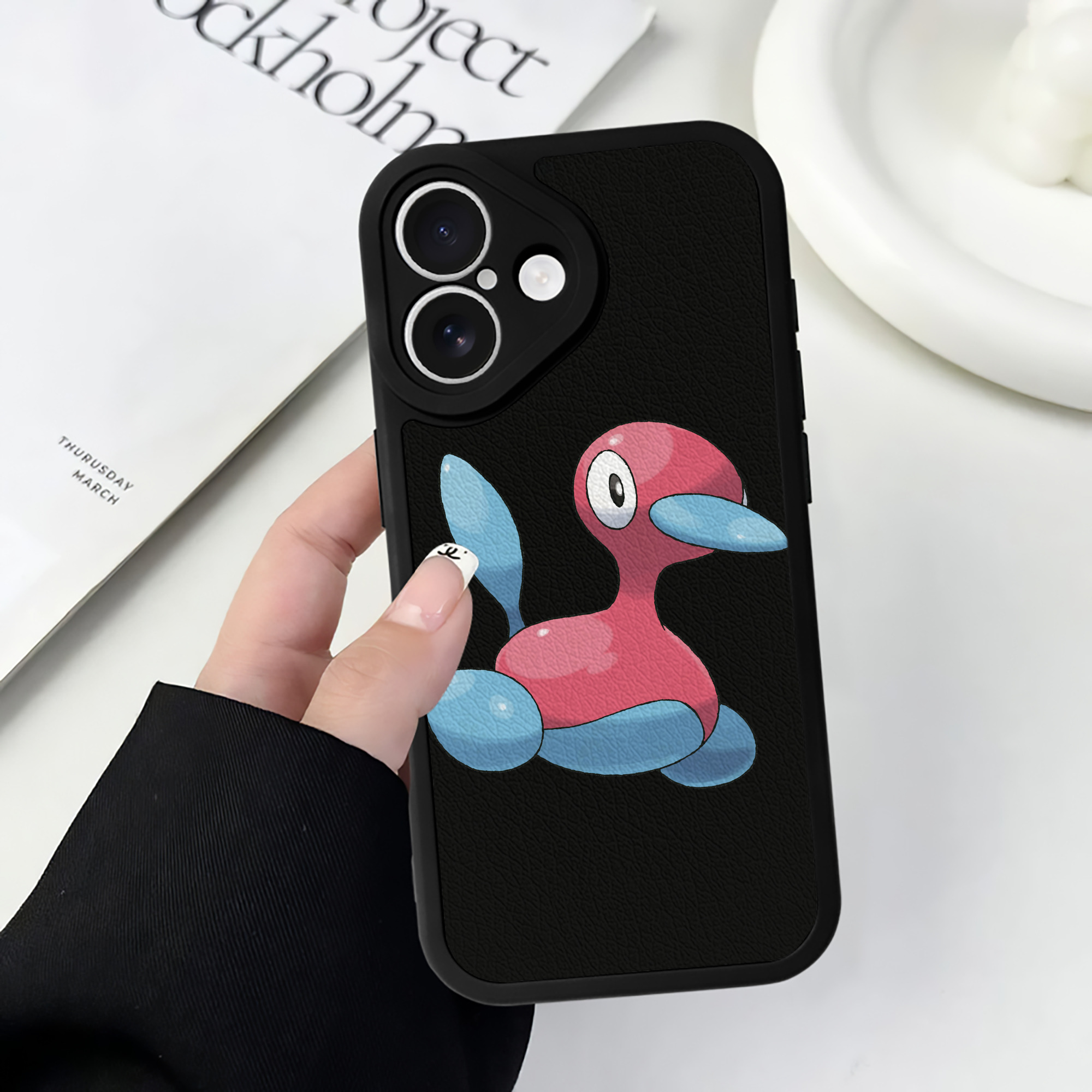 （画像用） ポケットモンスター Pokémon 【iPhone 16シリーズ対応】シリコンスマホケース（レザー調） 材質：シリコン